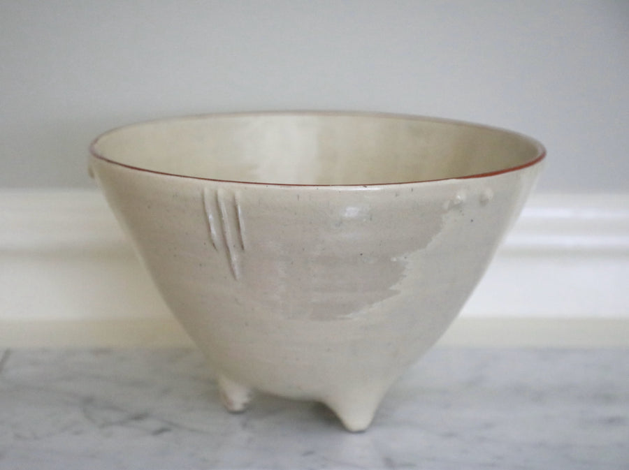 David Garland, Cream-Colored Glazed Earthenware Footed Bowl (late 20th century)