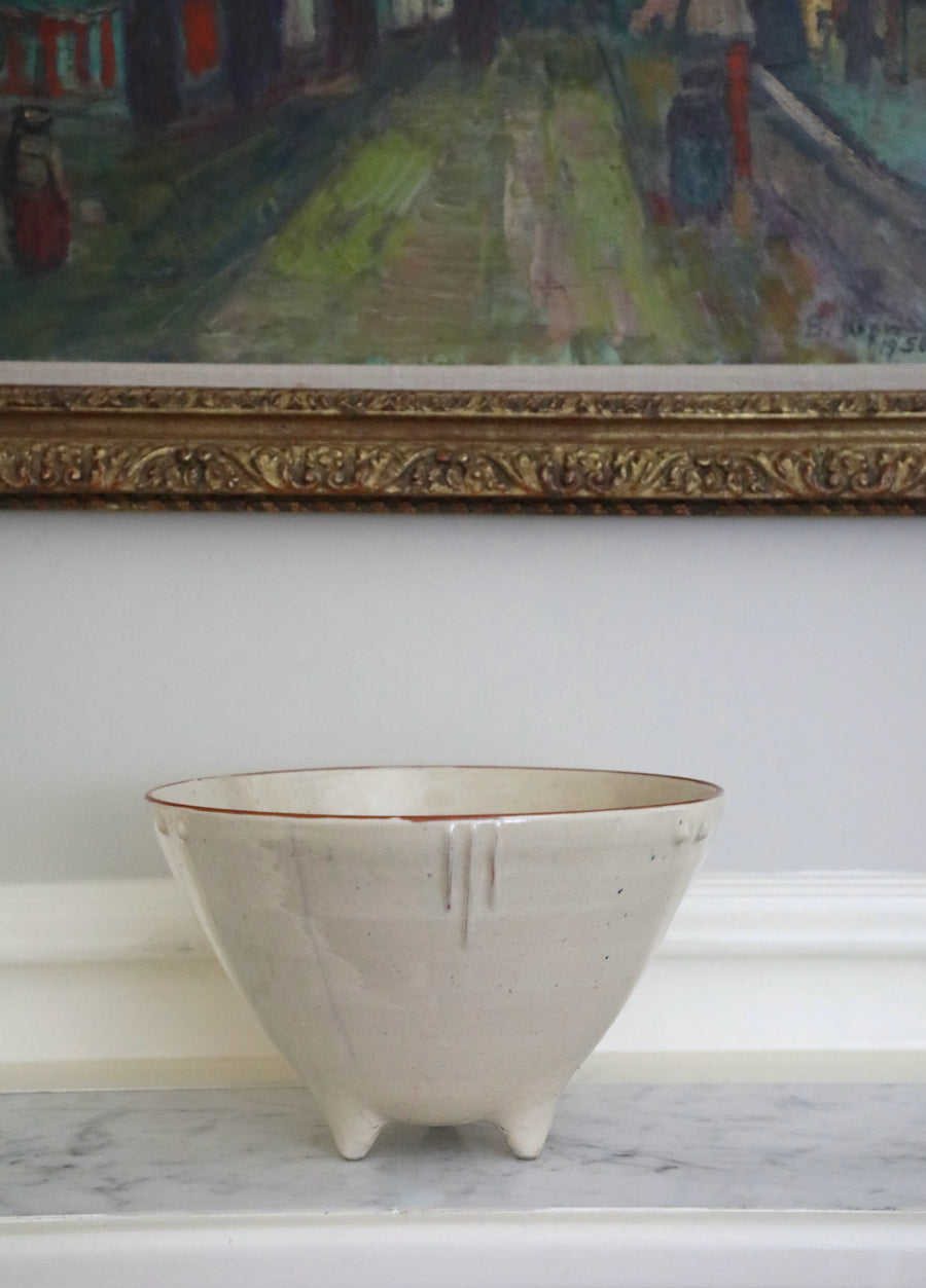 David Garland, Cream-Colored Glazed Earthenware Footed Bowl (late 20th century)